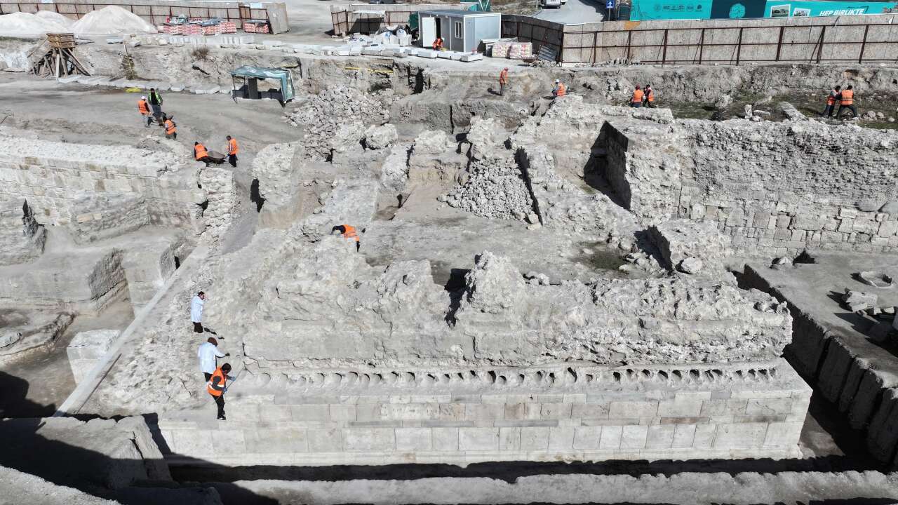 Konya'da tarihin kapısı aralandı! 25 metrelik dev yapı gün yüzüne çıktı 32